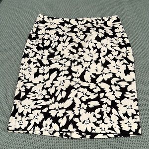 Loft Black and White Floral Pencil Skirt NWT